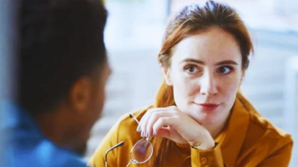 Que signifie le fait qu’une personne vous regarde droit dans les yeux selon la psychologie