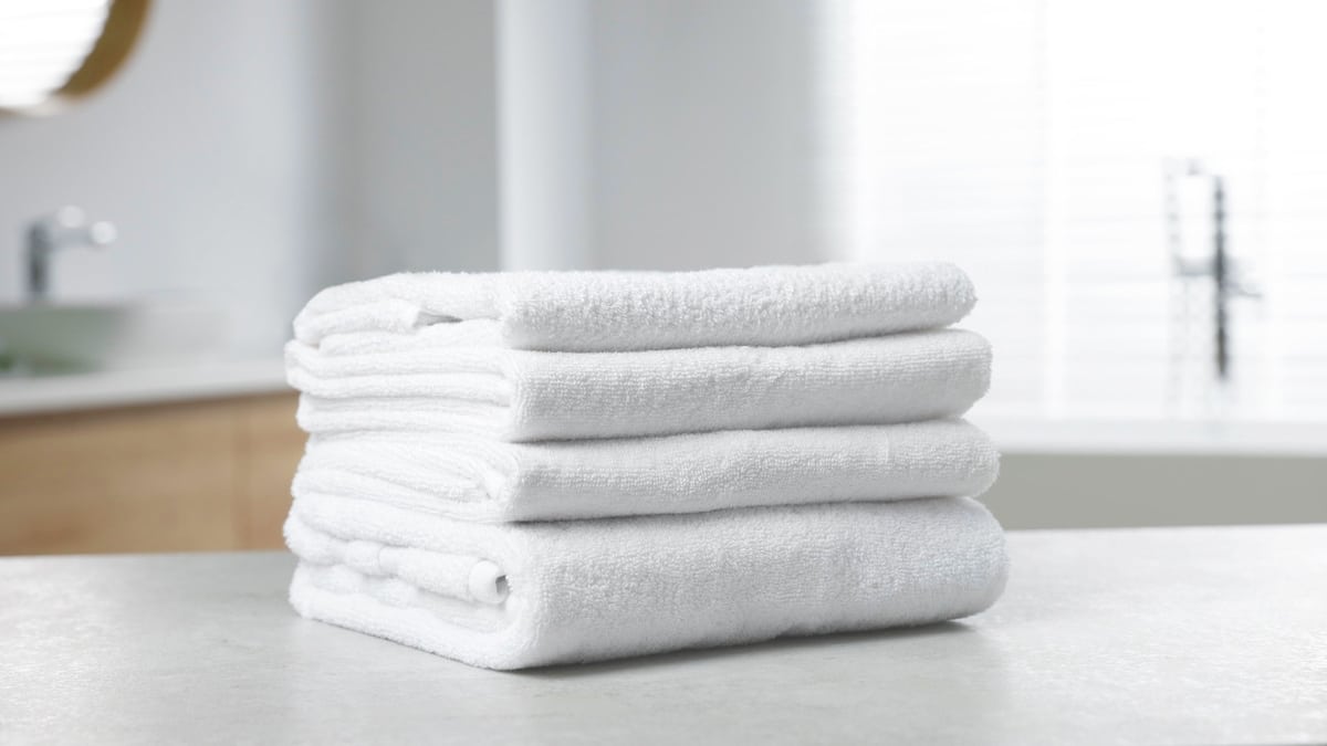 Retrouvez votre linge blanc comme neige avec cette astuce magique qui change tout