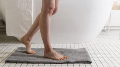 Terminé les tapis de bain : cette alternative est bien plus hygiénique et plus pratique