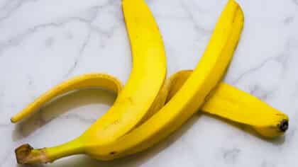 Vous ne jeterez plus jamais une peau de banane lorsque vous découvrirez à quoi elle peut servir