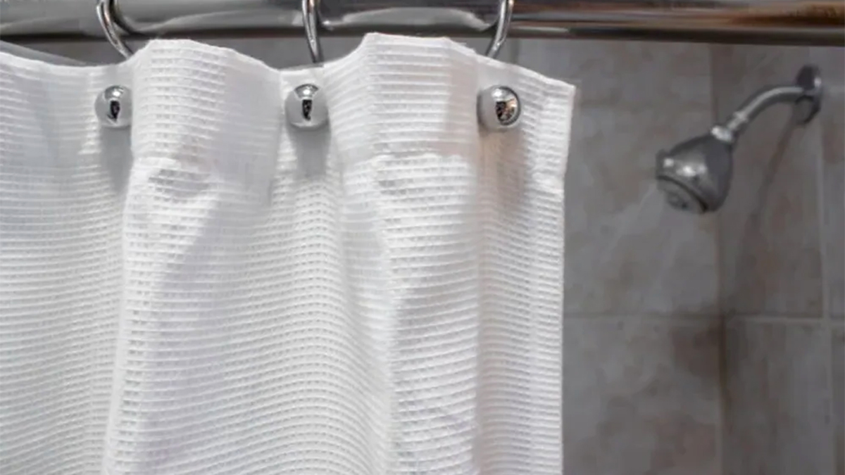 3 astuces efficaces pour éliminer définitivement la moisissure de votre rideau de douche