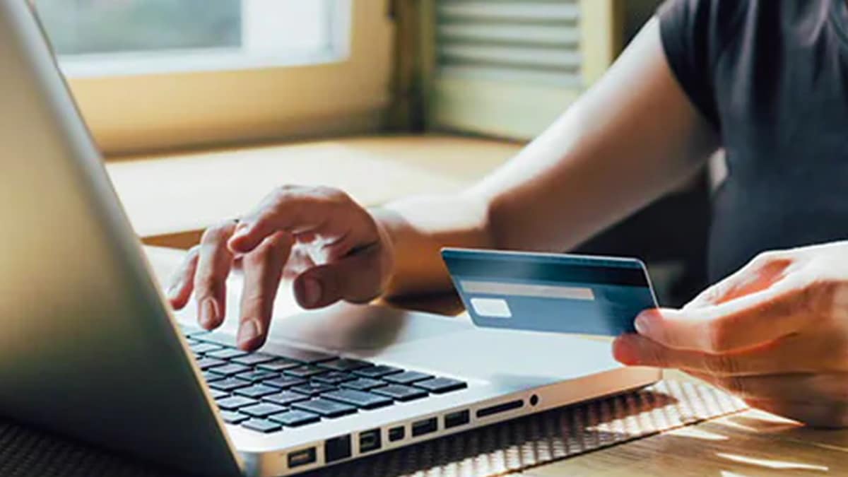 5 arnaques dont vous devez vous méfier cet été pour ne pas perdre votre argent selon une experte en cybersécurité