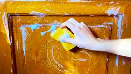 Adieu la graisse : l’astuce radicale et magique pour nettoyer vos meubles de cuisine sans effort