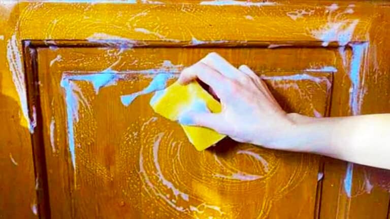 Adieu la graisse : l’astuce radicale et magique pour nettoyer vos meubles de cuisine sans effort