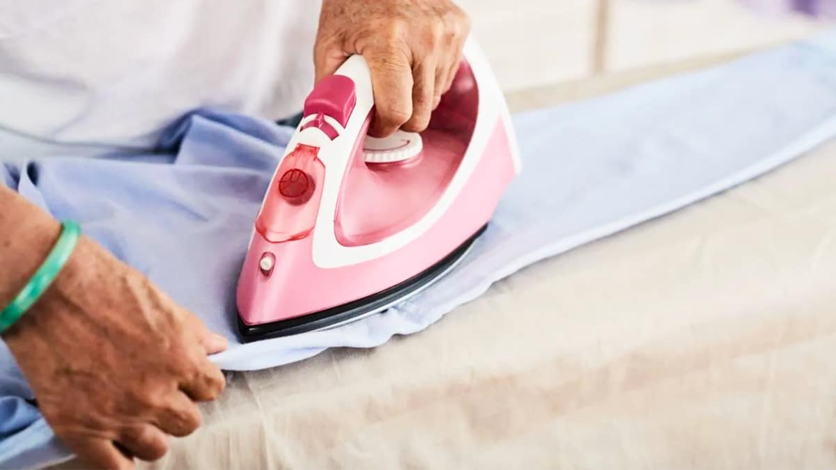 Adieu le fer à repasser traditionnel : cet appareil innovant va le remplacer définitivement