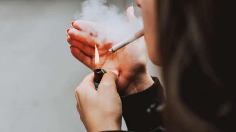 Adieu le tabac : la plante qui vous aide à arrêter de fumer et prend soin de votre foie