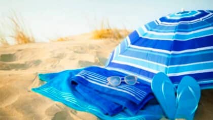 Adieu les serviettes de plage pleines de sable: Lidl sort une alternative plus pratique à moins de 7 €