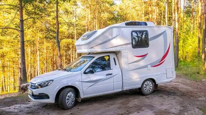 Ce camping-car très surprenant à 13 000 € est entièrement équipé