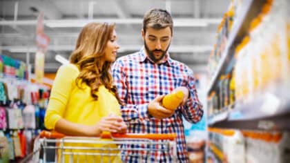 Ce que vous devez absolument faire lorsque vous achetez du jus de fruit au supermarché: l’OCU alerte
