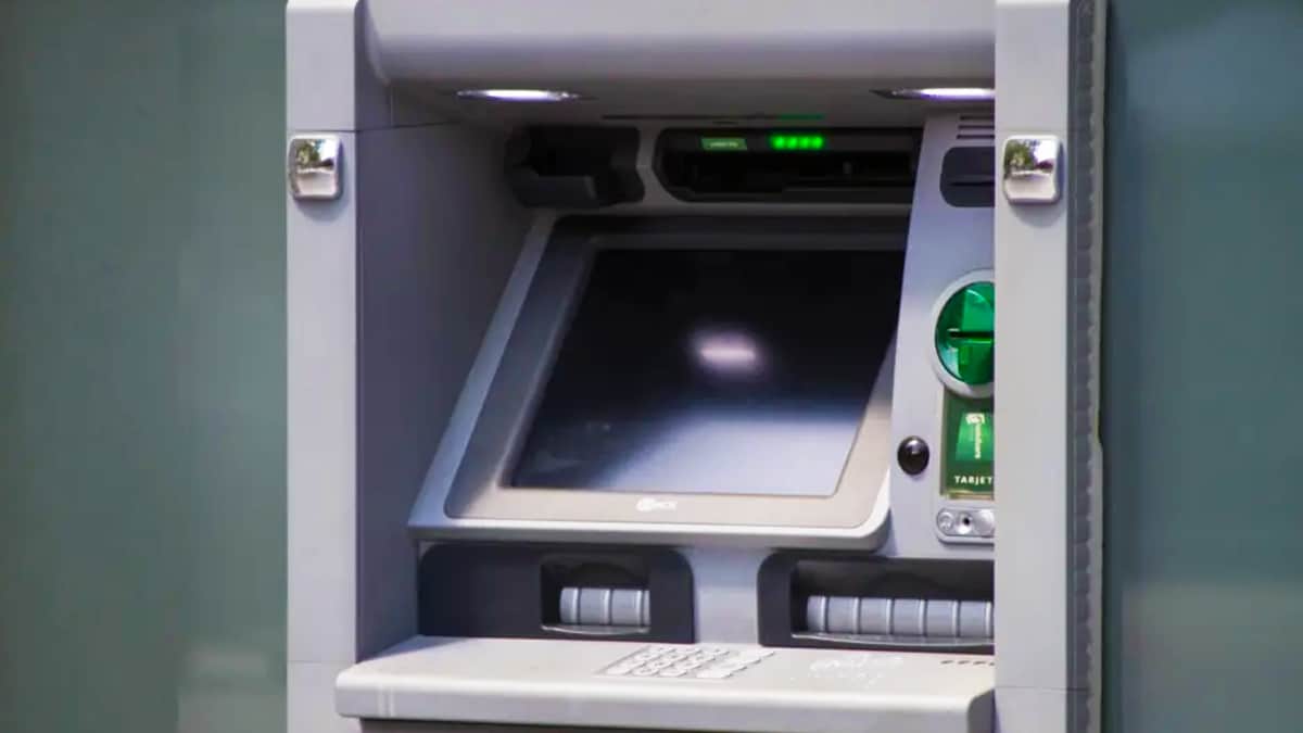 Ce que vous devez faire avant de mettre votre CB dans un distributeur de billets pour éviter les arnaques