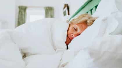 Ce vêtement que tout le monde devrait mettre pour dormir selon des médecins : voici pourquoi