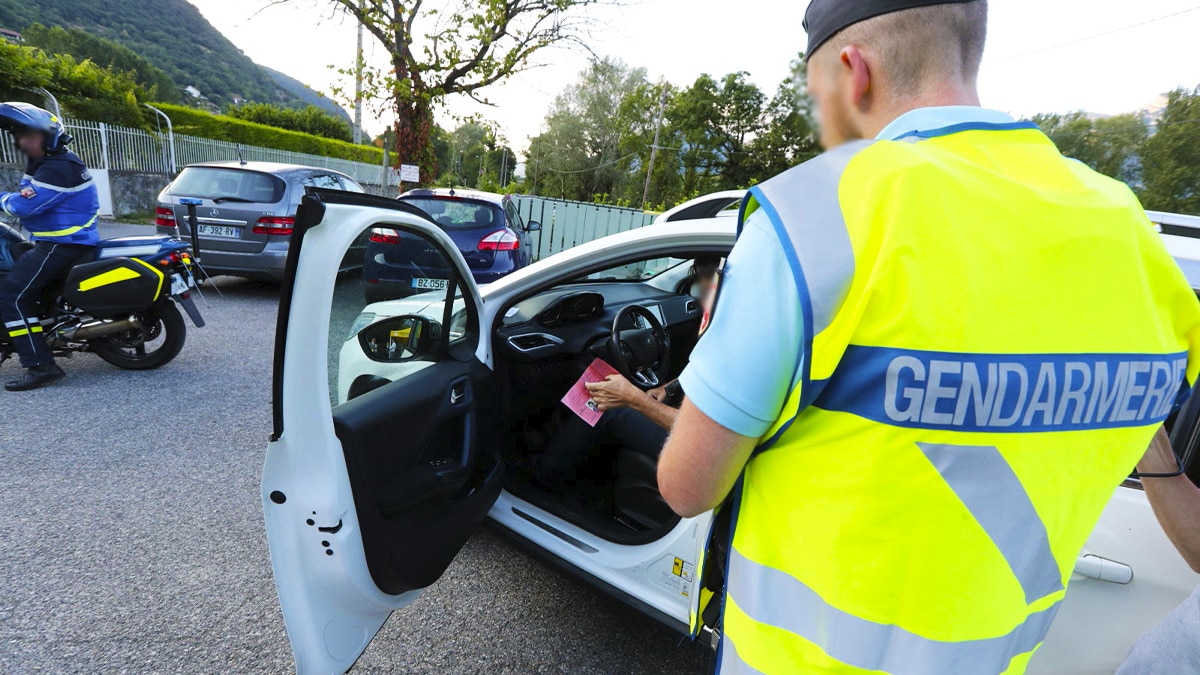 Cet objet en voiture peut valoir aux automobilistes 750 € d’amende et un retrait du véhicule