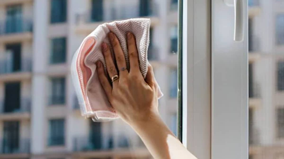 Cette erreur fatale lors du nettoyage rend vos fenêtres plus sales, l'astuce pour les nettoyer