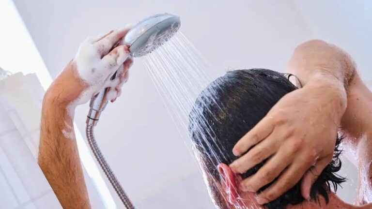Cette partie du corps que vous oubliez sous la douche qu'il faut laver avec un soin particulier, selon un médecin