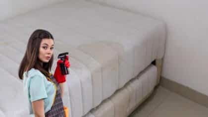 Comment éliminer les taches tenaces sur votre matelas avec ce mélange radical, c’est magique
