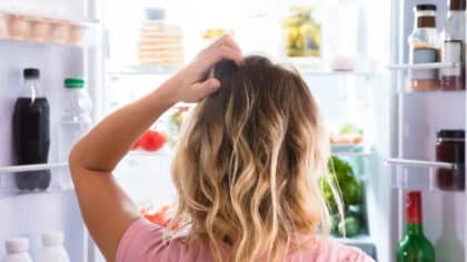 Des experts alertent : vous devriez mettre une feuille de papier dans la porte du réfrigérateur