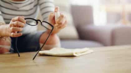 Fini les lunettes rayées: éliminez toutes les rayures de vos verres avec 2 ingrédients de cuisine