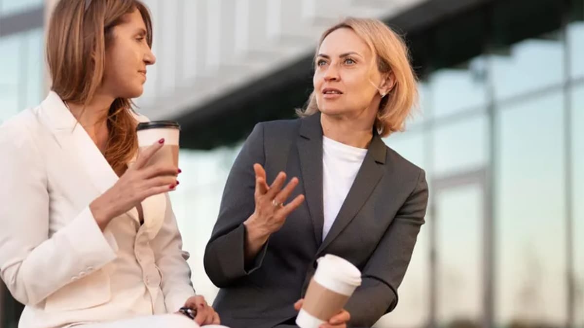 La psychologie explique ce que cela signifie quand une personne parle toujours d’elle-même