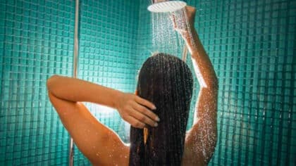L’alerte d’un expert sur ce que nous faisons tous en sortant de la douche: les conséquences sont fatales