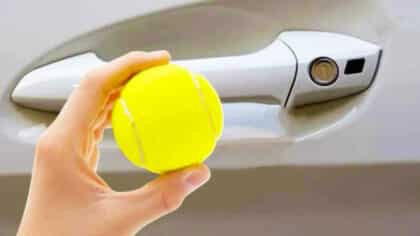 L’astuce de la balle de tennis pour ouvrir votre voiture si vous avez laissé vos clés à l’intérieur