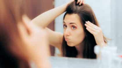L’astuce d’une experte pour vous débarrasser des cheveux gris : "Ne traînez pas…"