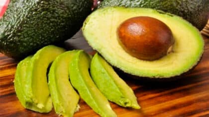 L’astuce infaillible et méconnue pour faire mûrir un avocat en seulement 10 minutes