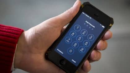 Le FBI alerte : les messages à supprimer de votre téléphone pour ne pas tomber dans une arnaque