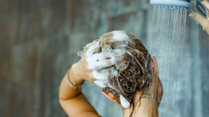 Le nombre de douches que vous devriez prendre par jour en été selon les experts
