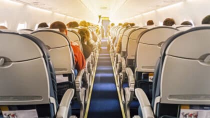 Le siège le plus sûr dans l’avion selon une étude scientifique : hublot, centre ou couloir ?