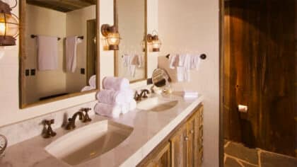 L’erreur fatale que tout le monde fait dans la salle de bain qui met en danger votre santé