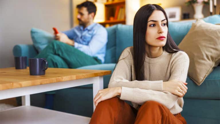 Les 4 signes qui révèlent que vous n’êtes pas amoureux de votre partenaire selon une psychologue