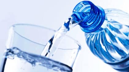 Les effets méconnus sur les reins si vous consommez 2 litres d’eau par jour
