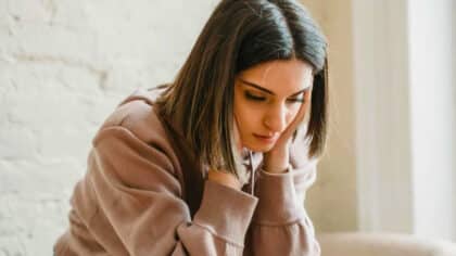 Les phrases que disent les gens qui ne sont pas heureux, selon la psychologie