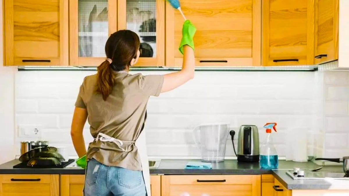 Ménage : que signifie le fait qu’une personne nettoie constamment sa maison