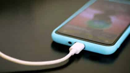 Ne chargez surtout jamais votre smartphone la nuit : voici pourquoi