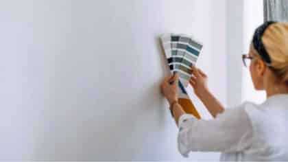 Ni bicarbonate ni ammoniaque: cet ingrédient populaire permet de retrouver vos murs blancs sans effort