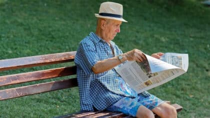 Ni eau ni ventilateur : ce que les seniors de plus de 65 ans doivent toujours emporter cet été