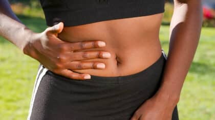 Ni kéfir ni tofu : l’aliment probiotique qui stoppe les ballonnements de l’estomac en été