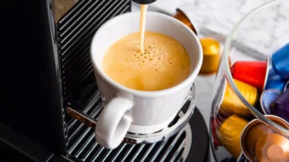 Ni lait ni sucre : l’ingrédient qui gâche votre café sans que vous vous en rendiez compte