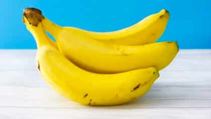 Ni papier alu ni frigo : les scientifiques ont trouvé comment garder les bananes toujours jaunes