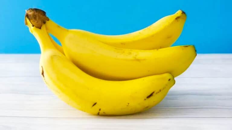 Ni papier alu ni frigo : les scientifiques ont trouvé comment garder les bananes toujours jaunes