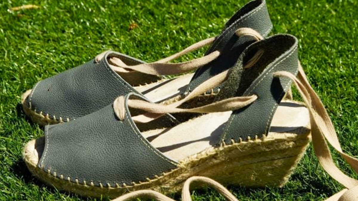 Ni savon ni ammoniaque : l’astuce maison pour laver vos espadrilles et les laisser comme neuves