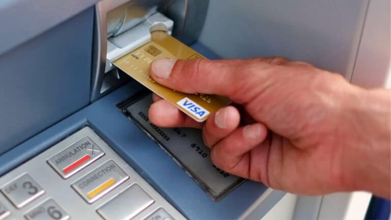 N’insérez surtout pas votre carte bancaire dans ces distributeurs, ils ont été piratés