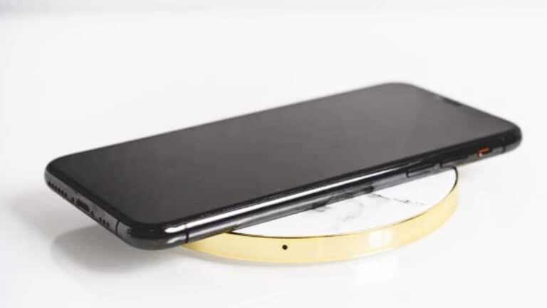 Que se passe-t-il si vous chargez votre téléphone toute la nuit ? Ces mythes et vérités
