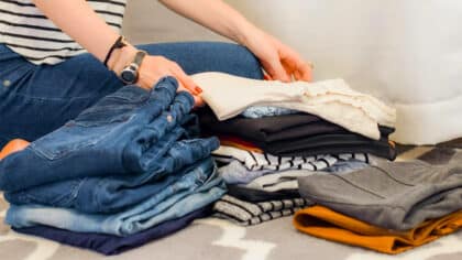 Que signifie le fait d’empiler vos vêtements sur une chaise selon les psychologues