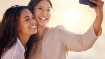 Que signifie le fait que quelqu’un aime prendre beaucoup de photos selon la psychologie
