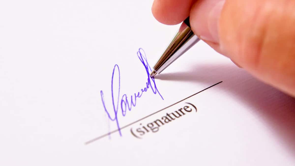 Que signifie le fait qu’une personne signe son nom complet selon la graphologie