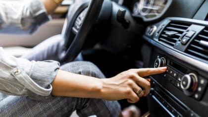 Si vous avez besoin d’écouter de la musique en voiture : voici pourquoi selon la psychologie