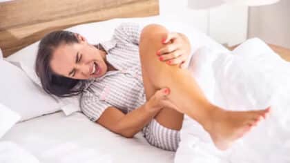 Si vous avez des crampes la nuit, voici ce que votre corps essaie de vous dire