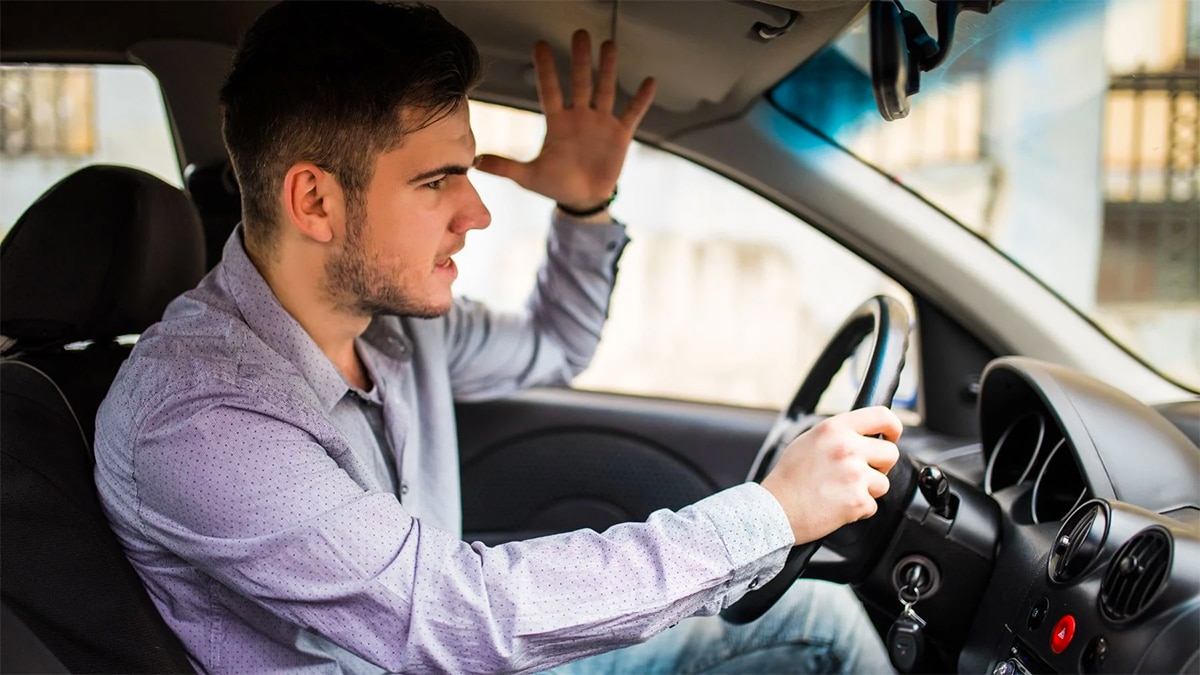 Si vous insultez les autres conducteurs en voiture, la psychologie explique ce que cela signifie